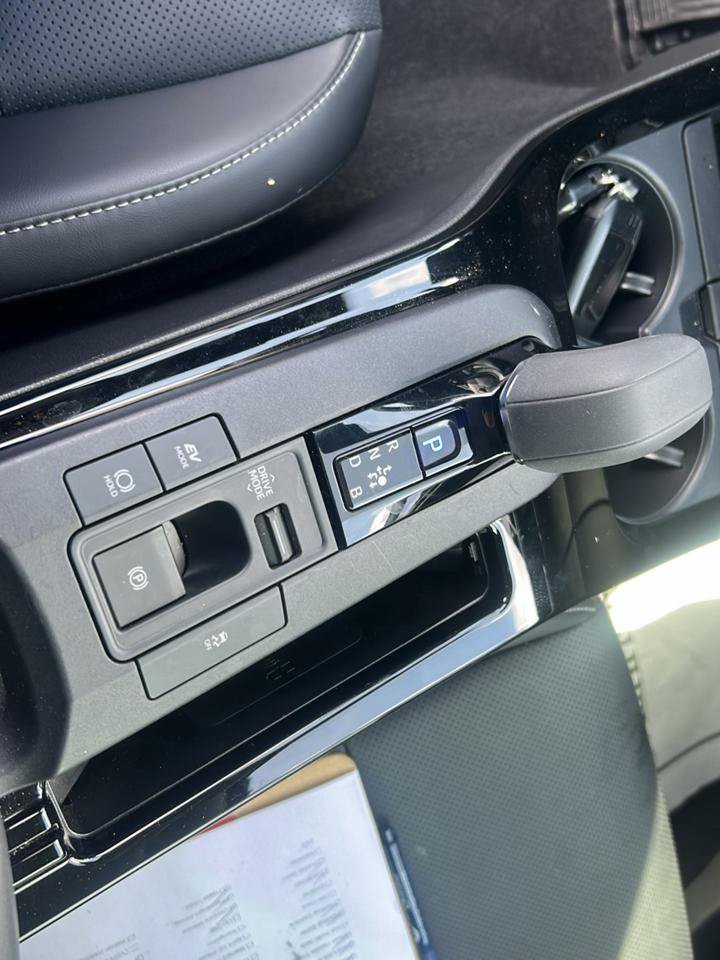 Used 2025 Toyota Prius FWD image 22