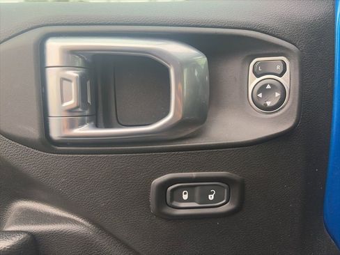 Used 2023 Jeep Gladiator Sport image 13