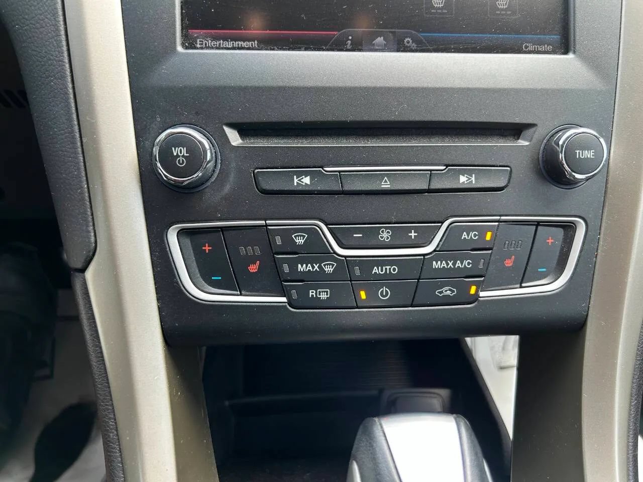 Used 2016 Ford Fusion SE w/ Equipment Group 202A AWD/4WD image 21
