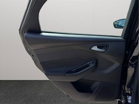 Used 2016 Ford Focus SE w/ Equipment Group 201A image 30