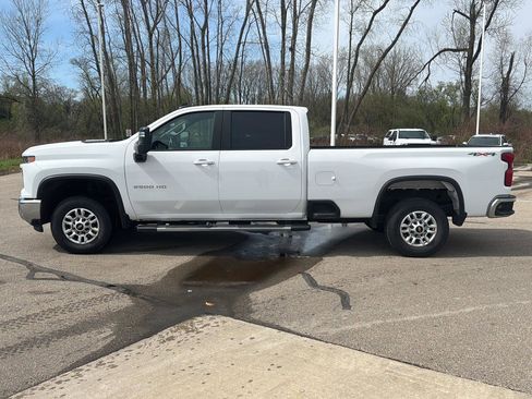 Used 2025 Chevrolet Silverado 2500 LT w/ Convenience Package image 2