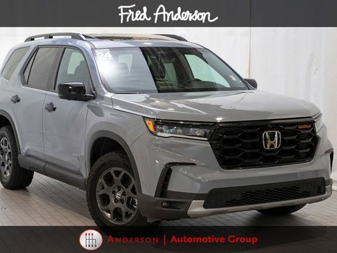 Used 2024 Honda Pilot TrailSport image 1