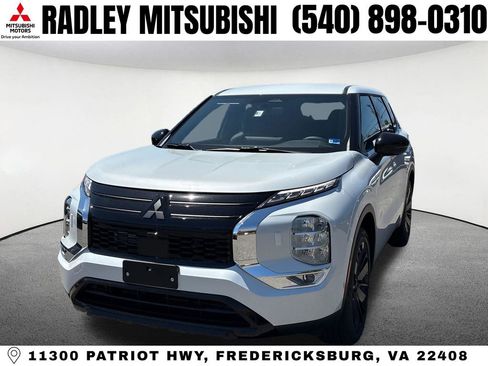 New 2026 Mitsubishi Outlander LE AWD/4WD image 1