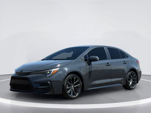 Used 2024 Toyota Corolla XSE FWD image 2