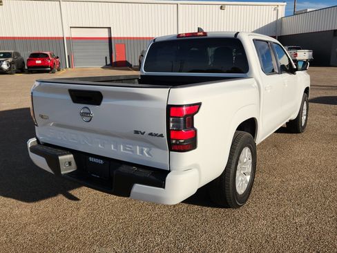 Used 2023 Nissan Frontier SV image 5