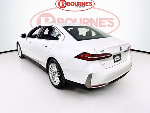 Used 2025 BMW 530i xDrive xDrive w/Navigation,Leather,Su image 9
