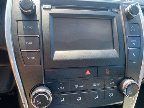 Used 2016 Toyota Camry SE image 23