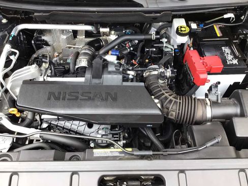 Used 2024 Nissan Rogue S FWD image 11