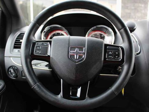 Used 2017 Dodge Grand Caravan SXT w/ Driver Convenience Group image 15