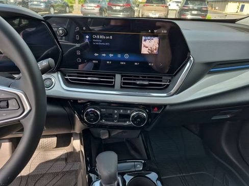 Used 2026 Chevrolet Trax LT w/ Sunroof Package FWD image 15