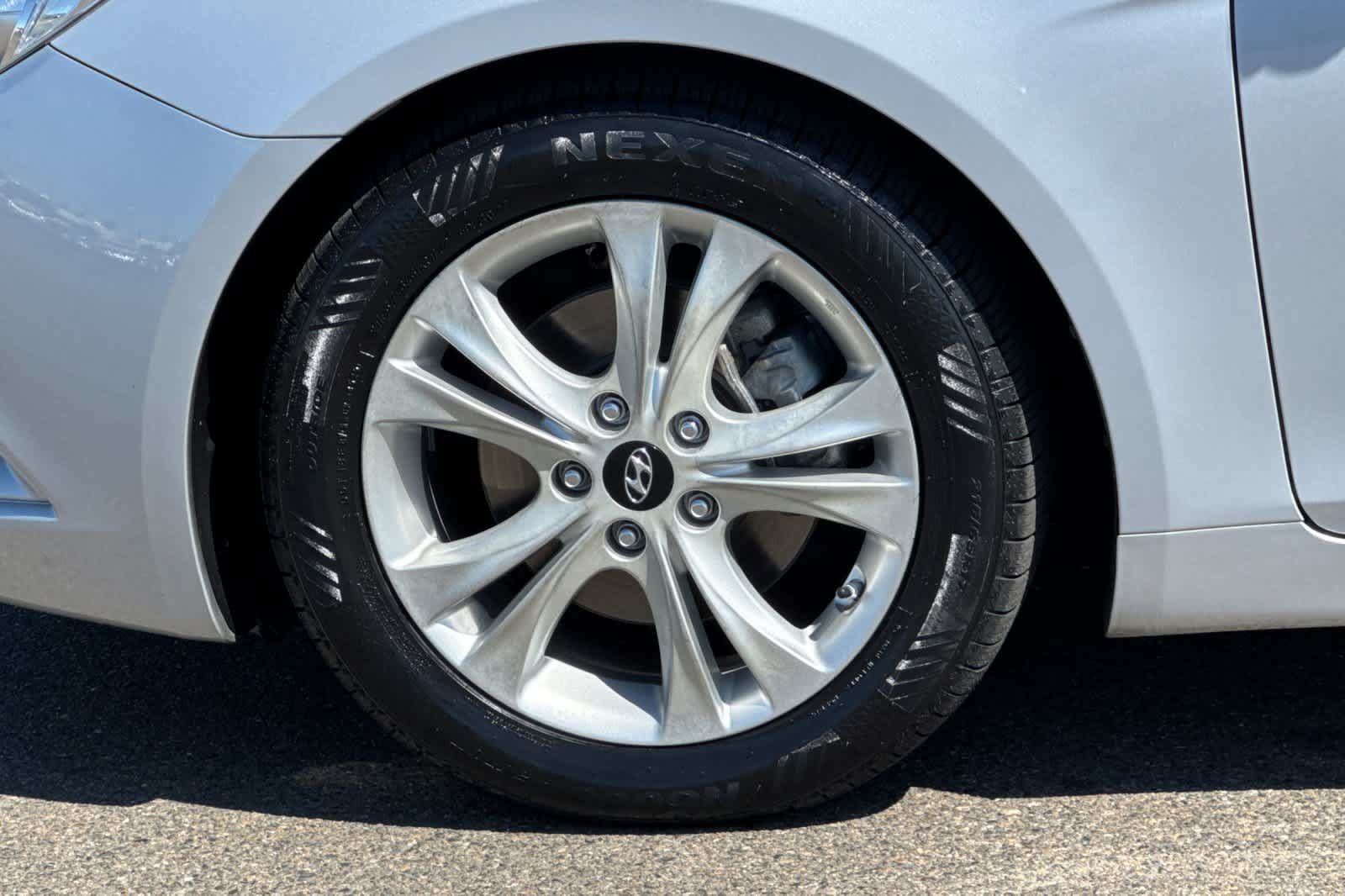 Used 2011 Hyundai Sonata Limited w/ Navigation Pkg 5 FWD image 31