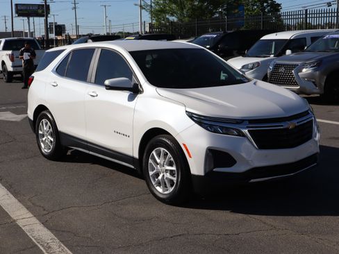 Used 2023 Chevrolet Equinox LT FWD image 2