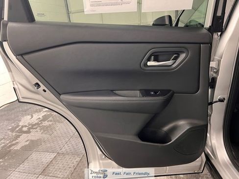 Used 2025 Nissan Rogue SV image 29