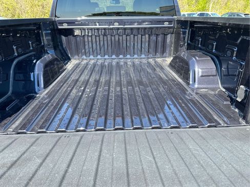 Used 2023 Chevrolet Silverado 1500 LT AWD/4WD image 12