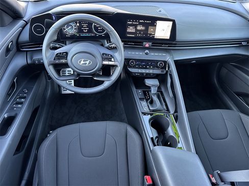 Used 2025 Hyundai Elantra SEL image 22