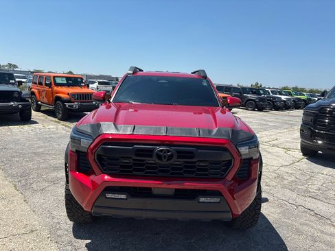 Used 2025 Toyota Tacoma TRD Off-Road AWD/4WD image 2