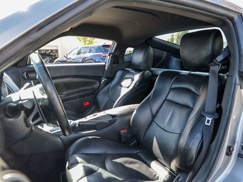 Used 2010 Nissan 370Z Coupe image 17