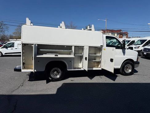 Used 2010 Chevrolet Express 3500 image 10