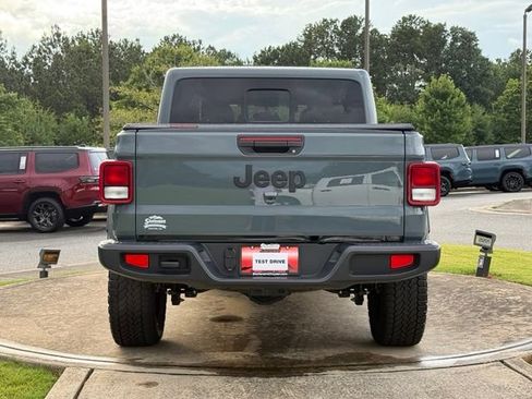 Used 2025 Jeep Gladiator Sport AWD/4WD image 6