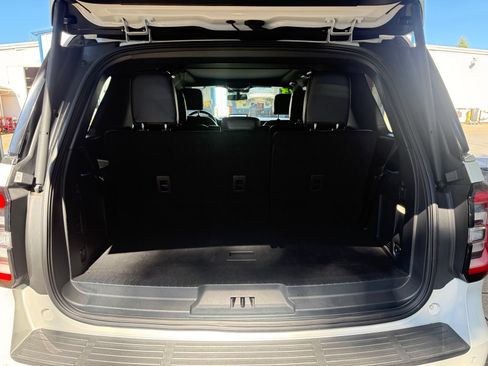 Used 2023 Ford Expedition Limited AWD/4WD image 7