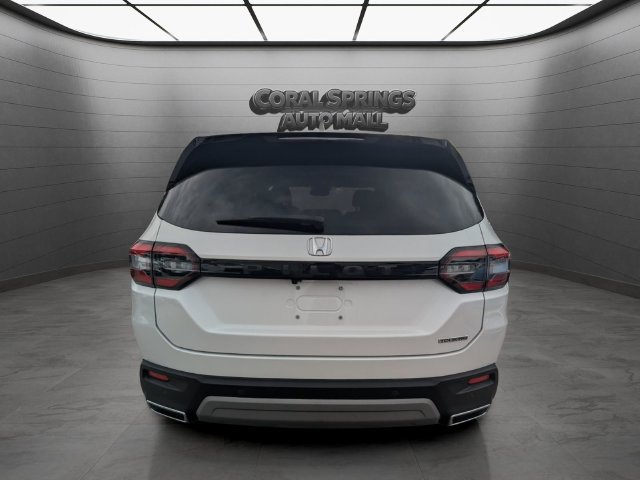 Certified 2024 Honda Pilot Touring image 5