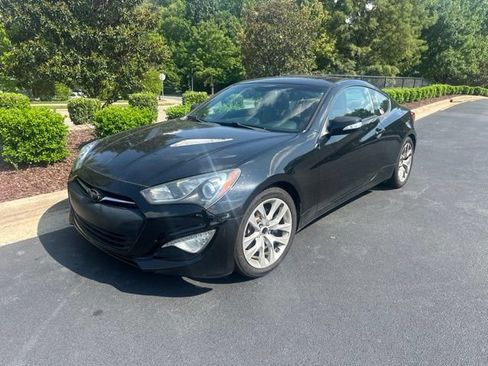 Used 2014 Hyundai Genesis 3.8 RWD image 4