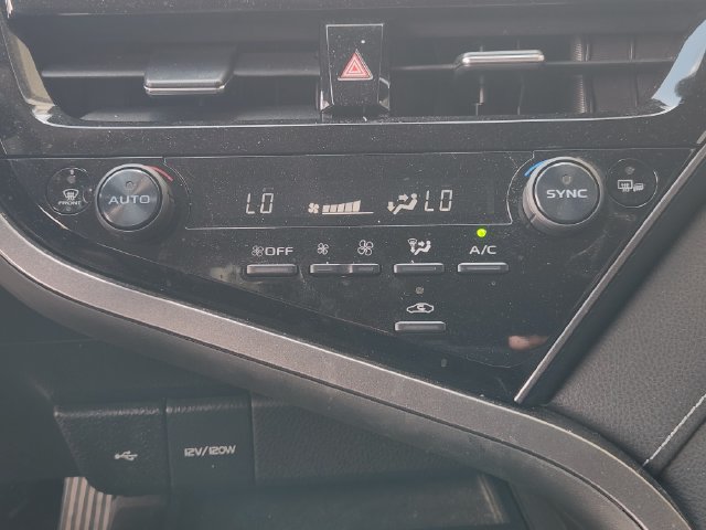 Used 2022 Toyota Camry SE w/ Convenience Package FWD image 17