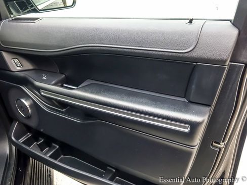Used 2021 Ford Expedition XLT image 27
