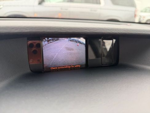 Used 2013 Toyota Sienna SE FWD image 17