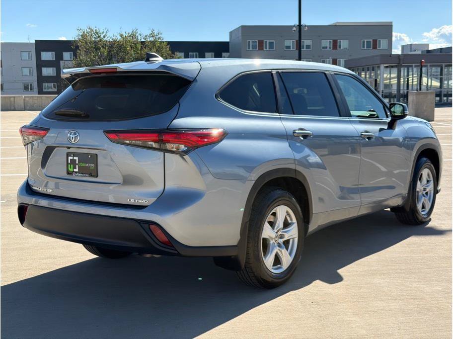 Used 2023 Toyota Highlander LE AWD/4WD image 8