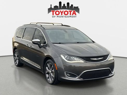 Used 2018 Chrysler Pacifica Limited image 1