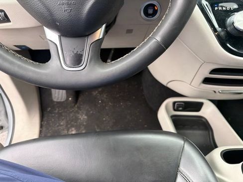 Used 2023 Chrysler Pacifica Touring-L FWD image 20
