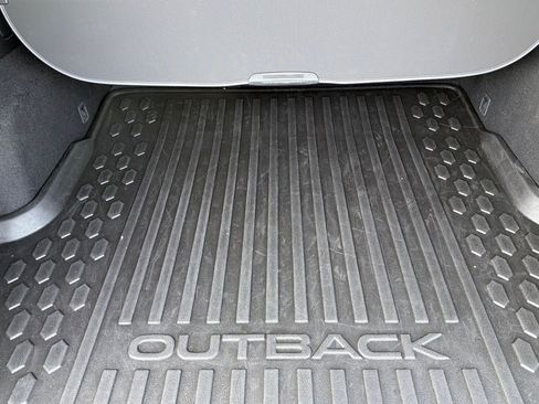 Used 2025 Subaru Outback Premium AWD/4WD image 12