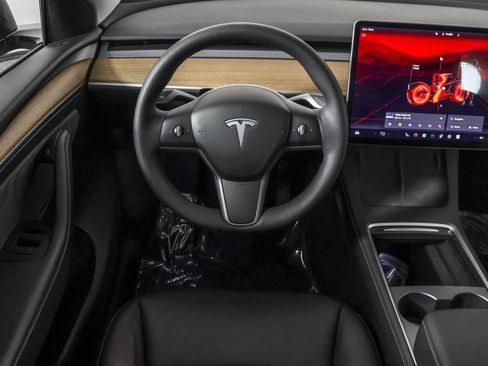 Used 2024 Tesla Model Y Long Range image 36