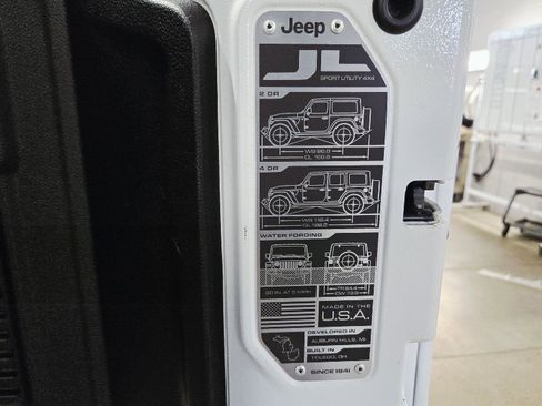 Used 2019 Jeep Wrangler Unlimited Sahara AWD/4WD image 61