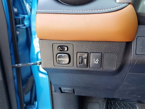 Used 2017 Toyota RAV4 SE image 24