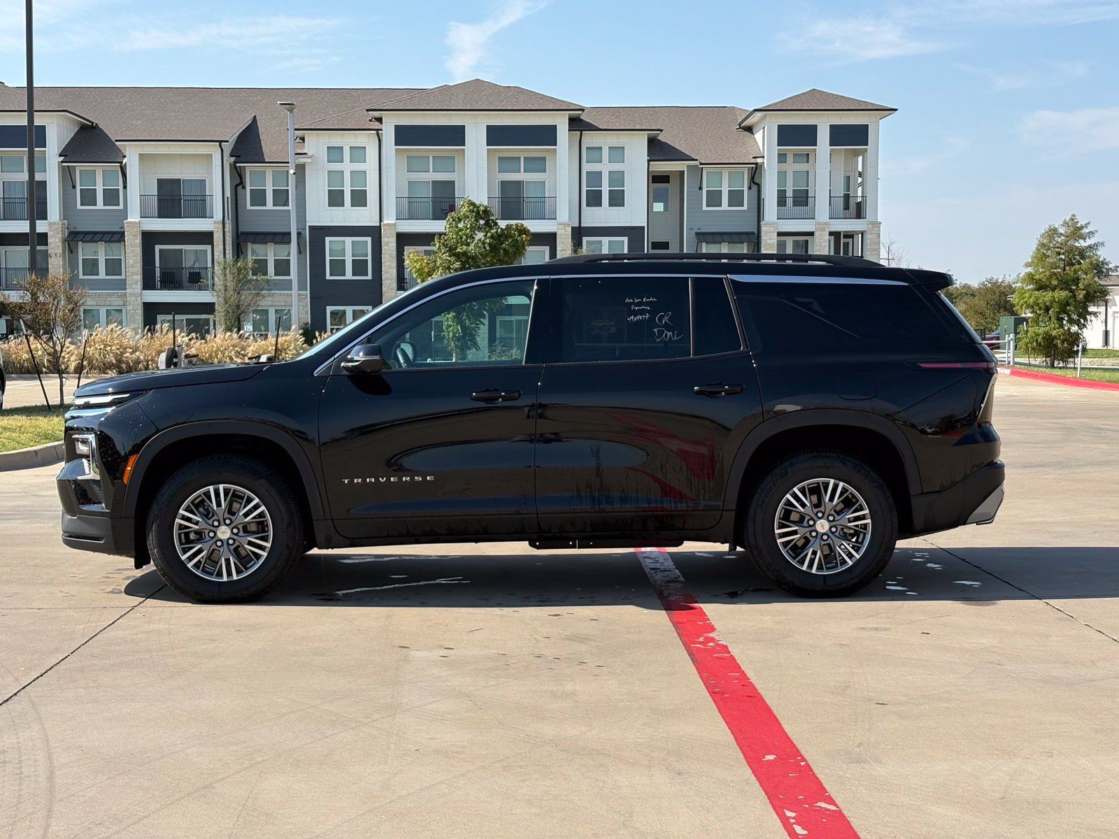 Used 2026 Chevrolet Traverse LT w/ Driver Confidence Package FWD image 4