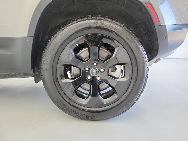 Used 2021 Land Rover Defender 110 SE AWD/4WD image 11