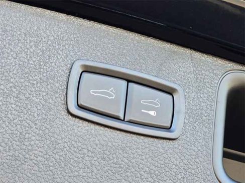 New 2025 Porsche Macan image 21