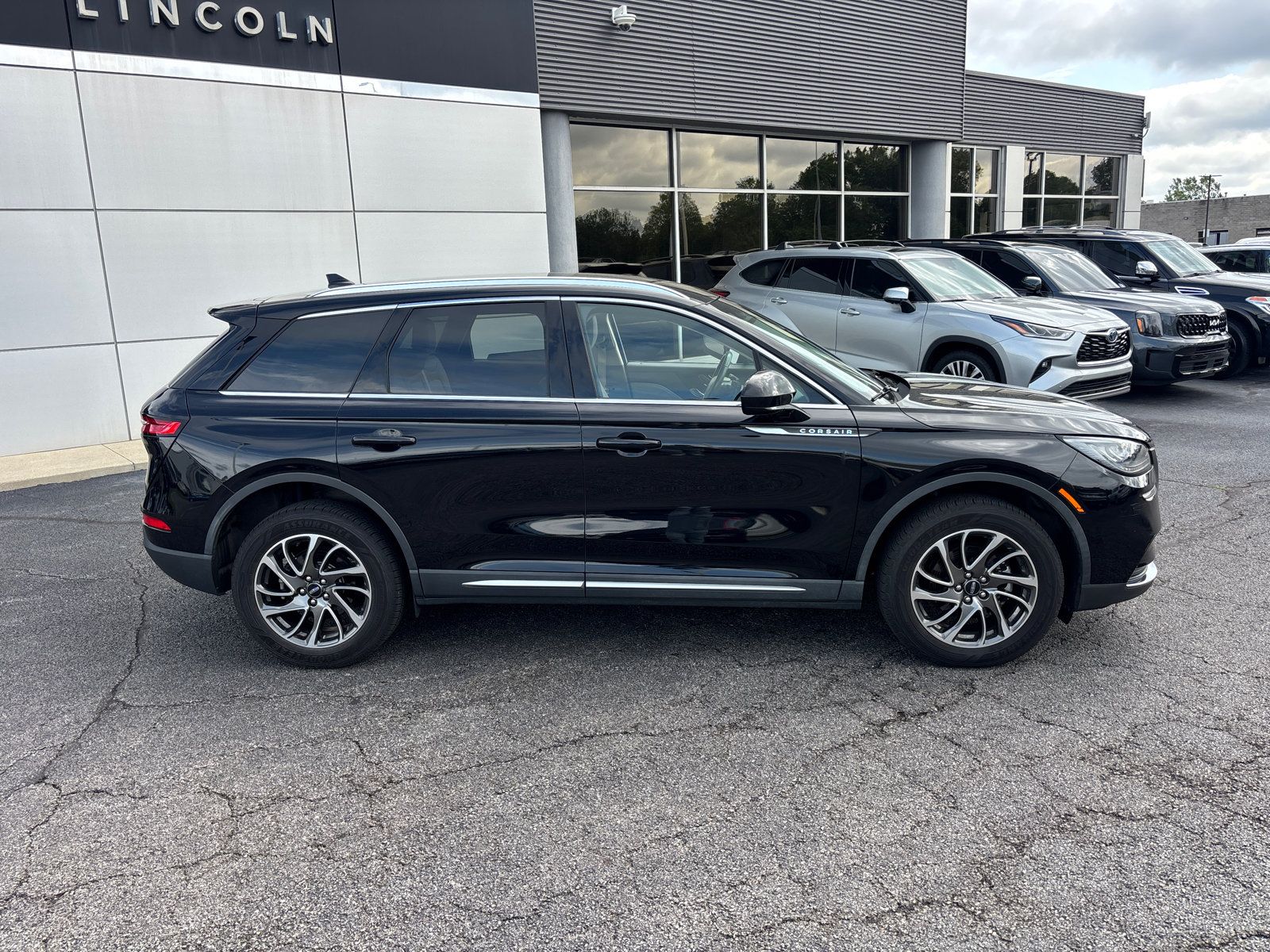 Certified 2020 Lincoln Corsair FWD w/ Equipment Group 101A image 8