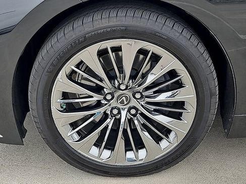 Used 2022 Lexus LS 500 image 9