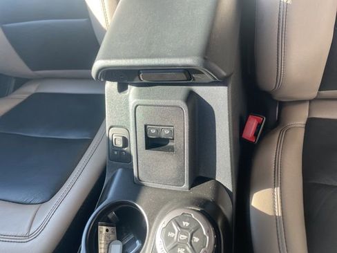 Used 2023 Ford Bronco Wildtrak image 34