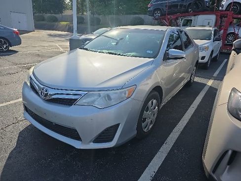 Used 2012 Toyota Camry LE FWD image 3