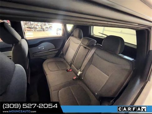 Used 2018 Kia Soul image 11