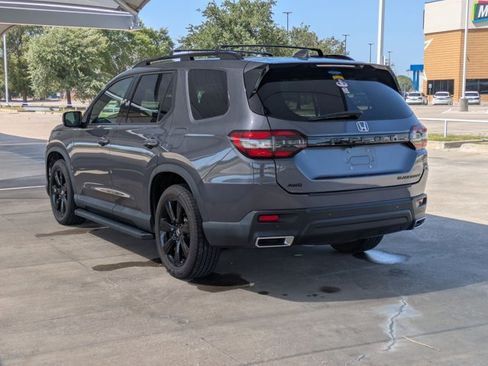 Used 2025 Honda Pilot Black Edition image 7