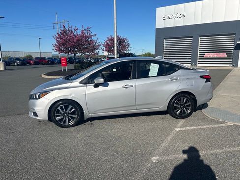 Used 2022 Nissan Versa SV FWD image 4