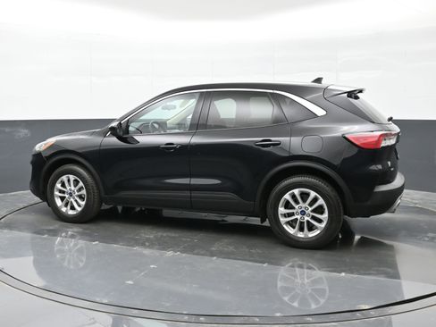 Used 2020 Ford Escape SE image 9
