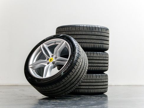 Used 2018 Ferrari 812 Superfast image 67