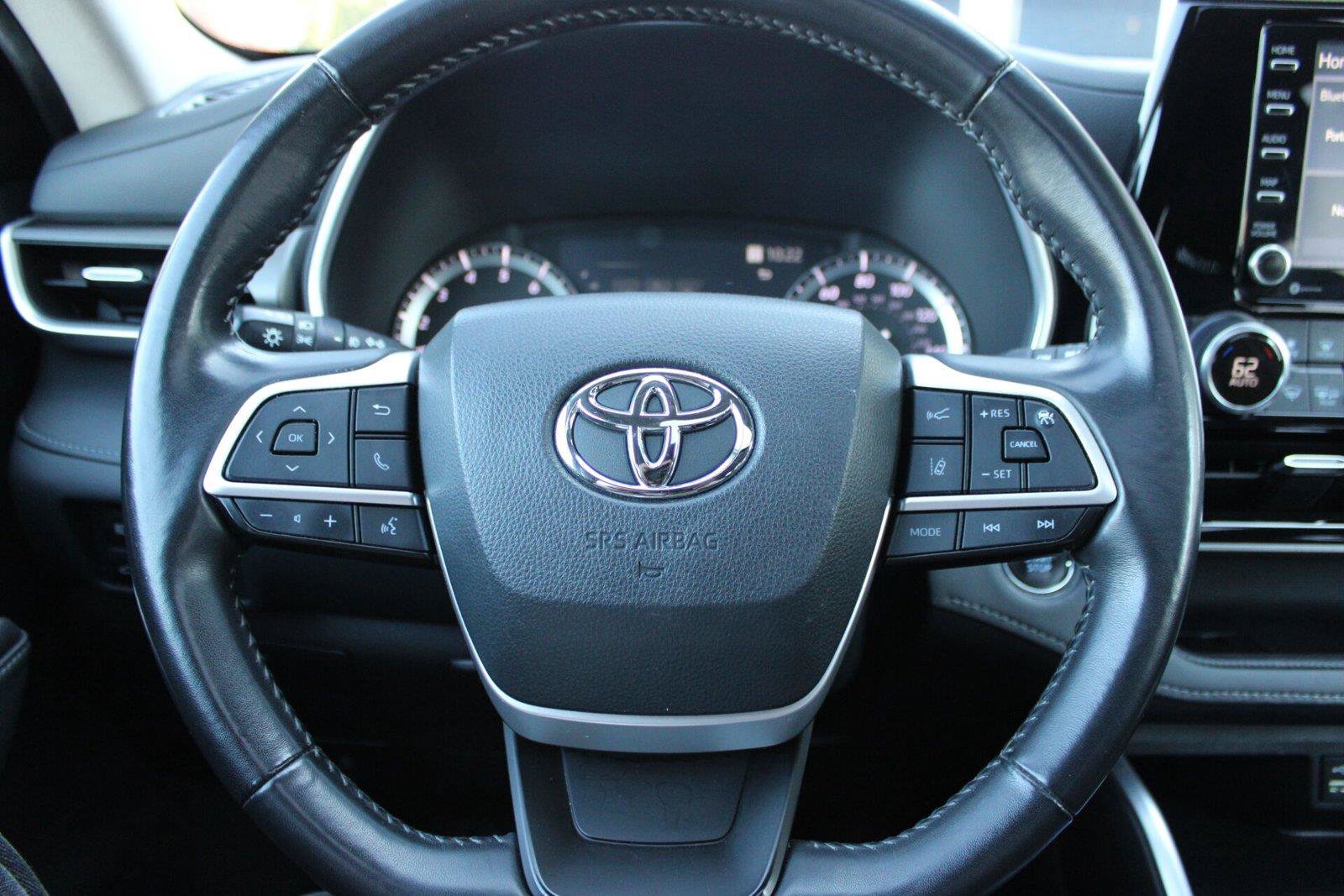 Used 2022 Toyota Highlander XLE AWD/4WD image 28