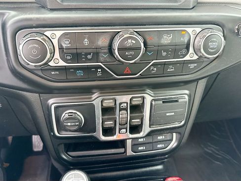 Used 2021 Jeep Wrangler Unlimited Sahara image 17